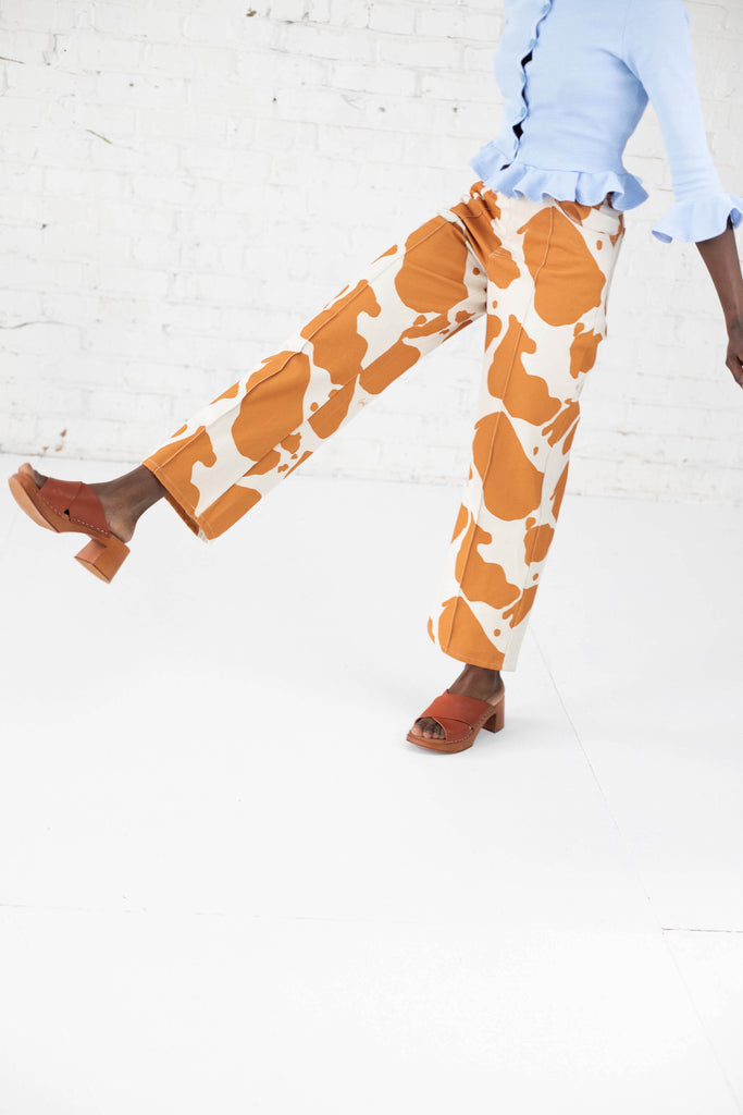 Robyn Jean in Brown Cow (4979591577686)